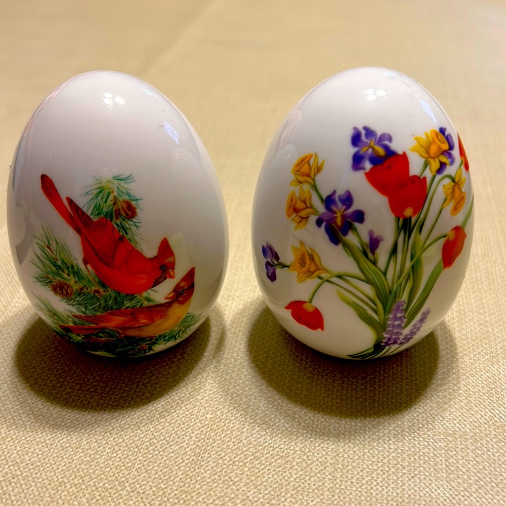 Avon Spring and Winter Collector’s Eggs Lot of 2